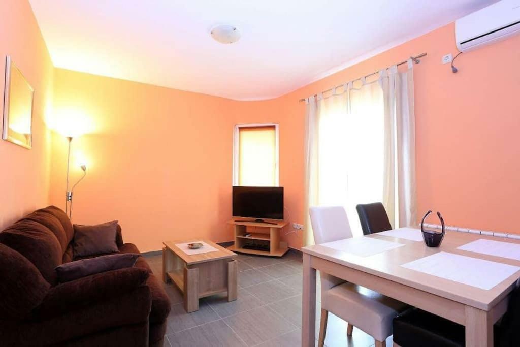 Apartmani Lili Сукошан Экстерьер фото